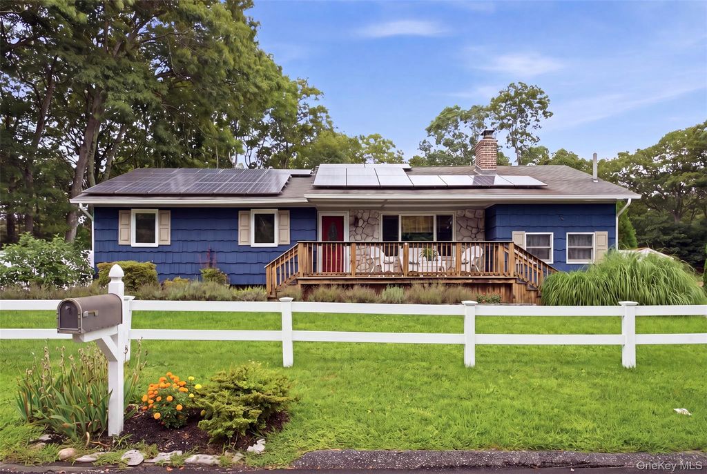 7 Tupelo Street, Manorville, NY 11949