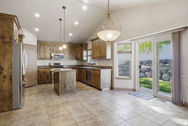 5823 W ROUND ROCK DR, Herriman, UT 84096