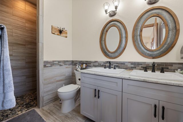 102 Leach LN, Wimberley, TX 78676