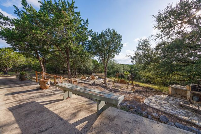 102 Leach LN, Wimberley, TX 78676