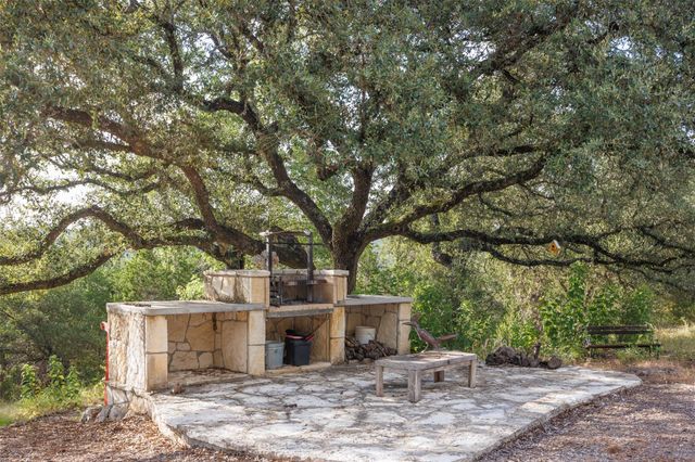 102 Leach LN, Wimberley, TX 78676