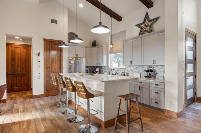 102 Leach LN, Wimberley, TX 78676