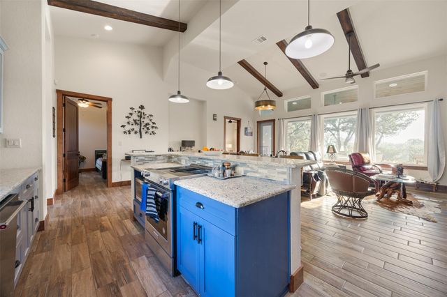 102 Leach LN, Wimberley, TX 78676