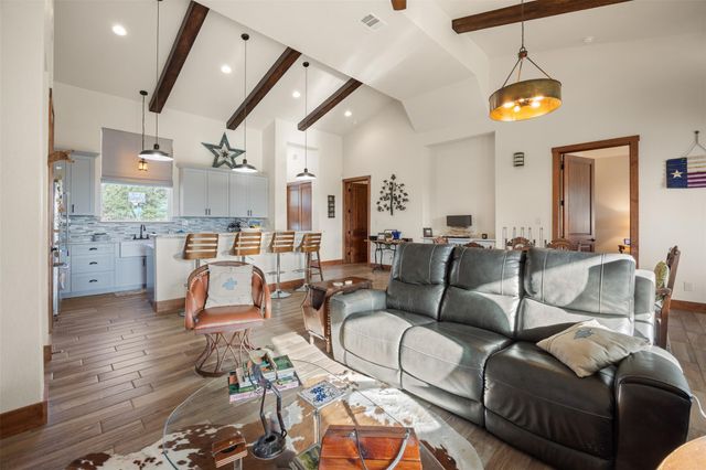 102 Leach LN, Wimberley, TX 78676