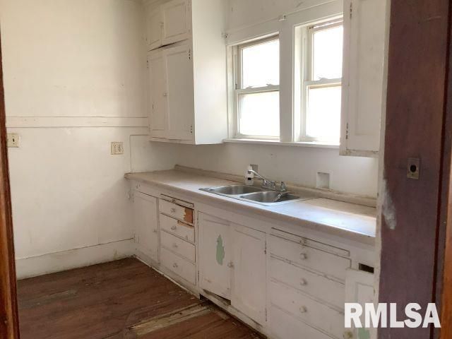 818 NE MADISON Avenue, Peoria, IL 61603