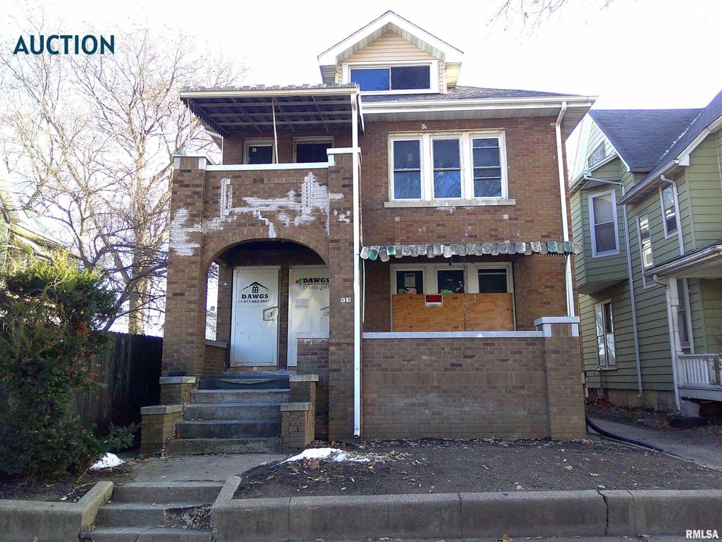 818 NE MADISON Avenue, Peoria, IL 61603