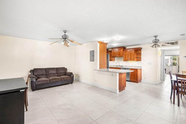 447 Burgundy J, Delray Beach, FL 33484