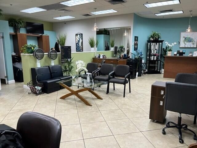 447 Burgundy J, Delray Beach, FL 33484