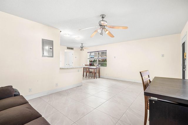 447 Burgundy J, Delray Beach, FL 33484