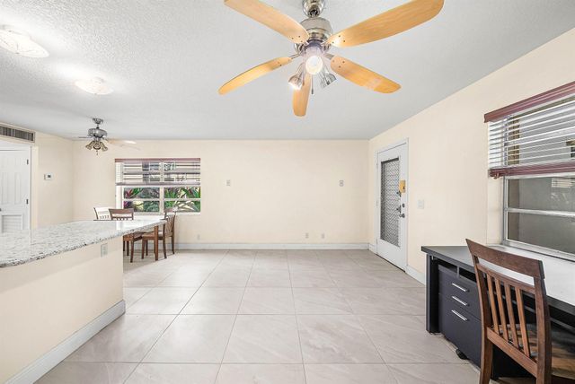 447 Burgundy J, Delray Beach, FL 33484