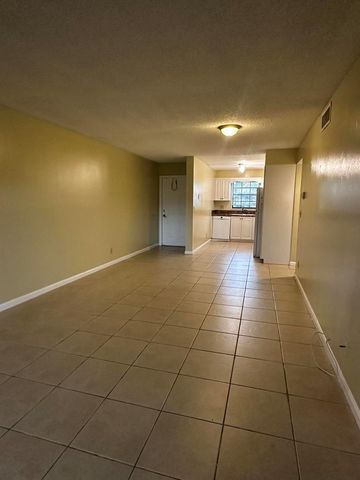 321 Olivewood Place 121, Boca Raton, FL 33431