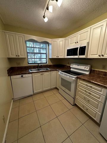 321 Olivewood Place 121, Boca Raton, FL 33431