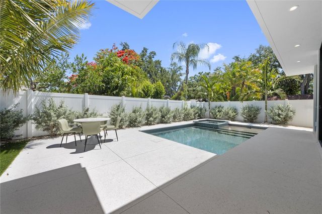 1544 3RD AVENUE W, Bradenton, FL 34205