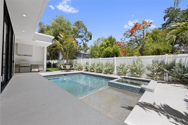 1544 3RD AVENUE W, Bradenton, FL 34205