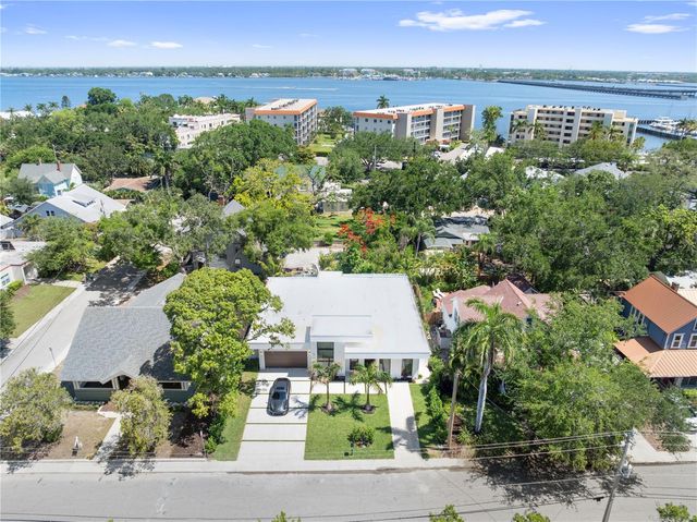 1544 3RD AVENUE W, Bradenton, FL 34205