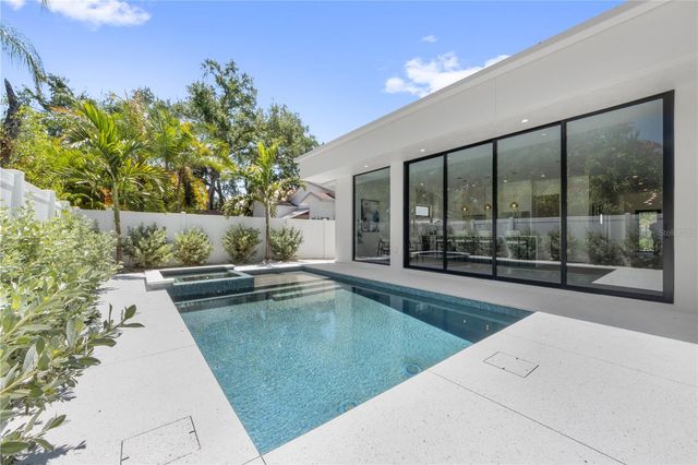 1544 3RD AVENUE W, Bradenton, FL 34205