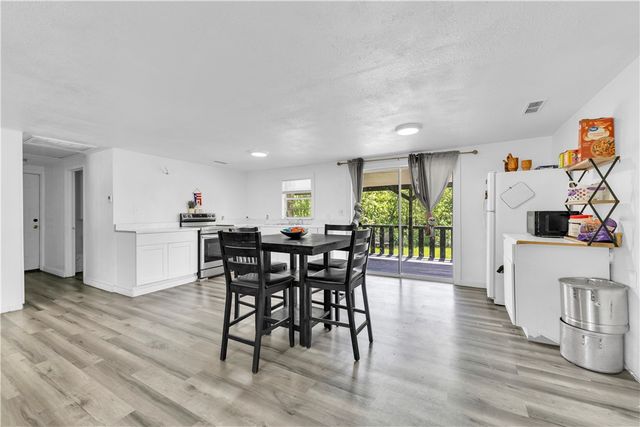 832 Madison 8965 Street, Huntsville, AR 72740