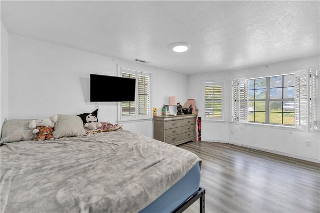 832 Madison 8965 Street, Huntsville, AR 72740