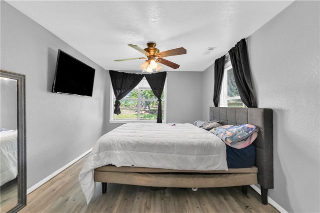 832 Madison 8965 Street, Huntsville, AR 72740