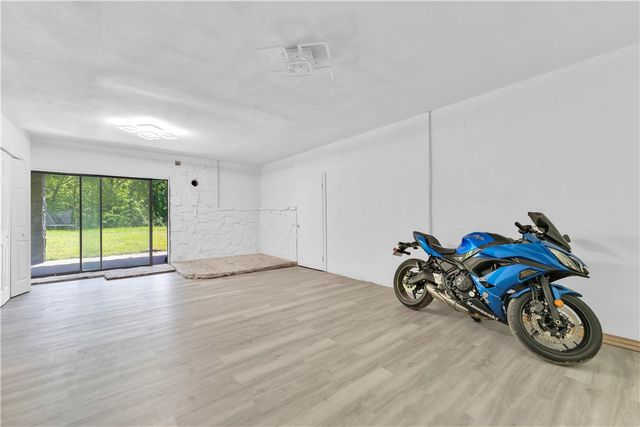 832 Madison 8965 Street, Huntsville, AR 72740