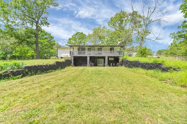 832 Madison 8965 Street, Huntsville, AR 72740
