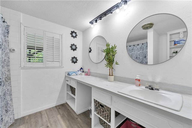 832 Madison 8965 Street, Huntsville, AR 72740