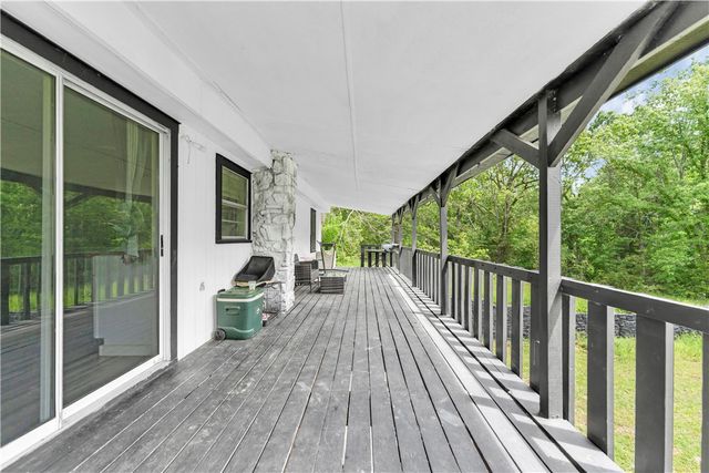 832 Madison 8965 Street, Huntsville, AR 72740