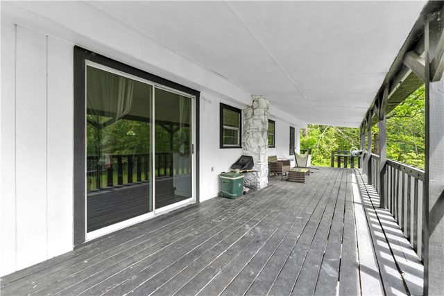 832 Madison 8965 Street, Huntsville, AR 72740