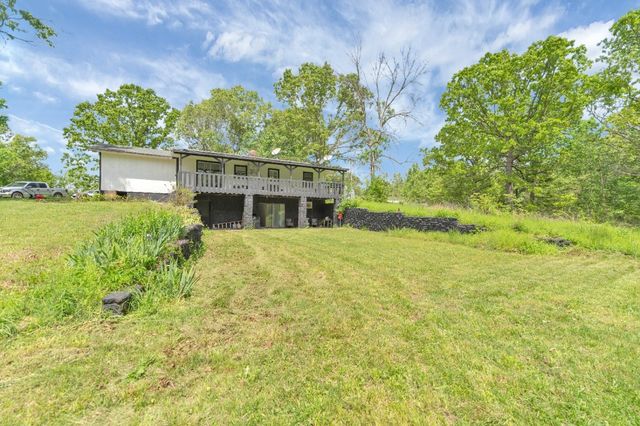 832 Madison 8965 Street, Huntsville, AR 72740