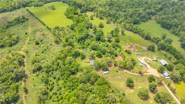 832 Madison 8965 Street, Huntsville, AR 72740