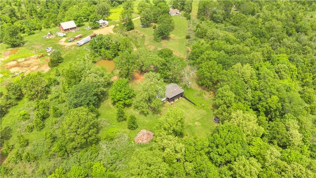 832 Madison 8965 Street, Huntsville, AR 72740