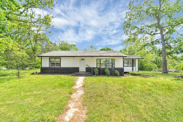 832 Madison 8965 Street, Huntsville, AR 72740