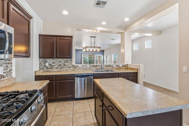 539 W Calle Sombra Linda, Sahuarita, AZ 85629