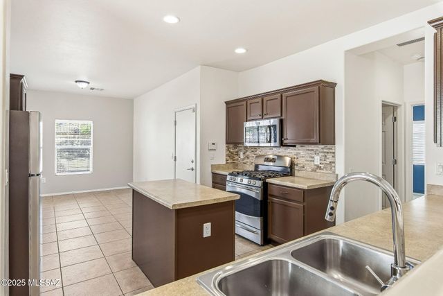539 W Calle Sombra Linda, Sahuarita, AZ 85629