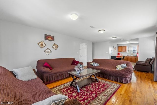 128 Leslie St, Newark City, NJ 07112