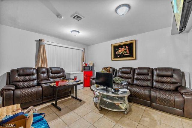 128 Leslie St, Newark City, NJ 07112