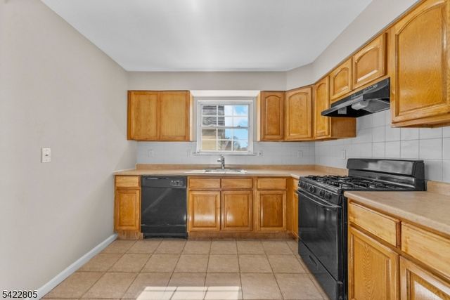 128 Leslie St, Newark City, NJ 07112