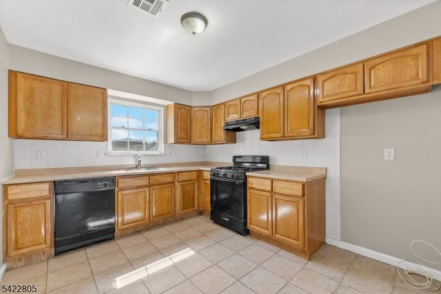 128 Leslie St, Newark City, NJ 07112