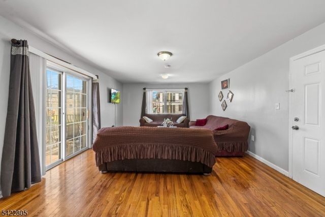 128 Leslie St, Newark City, NJ 07112