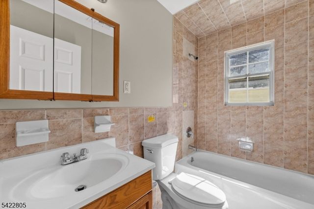 128 Leslie St, Newark City, NJ 07112