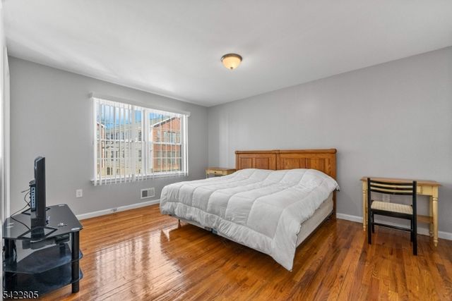 128 Leslie St, Newark City, NJ 07112