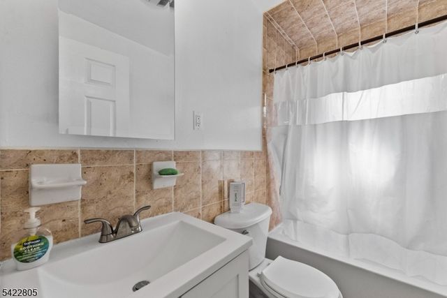 128 Leslie St, Newark City, NJ 07112