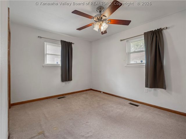 3939 39th Street E, Nitro, WV 25143
