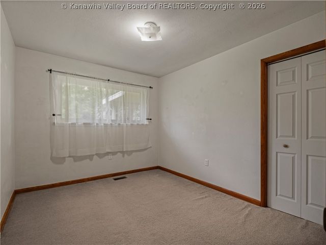 3939 39th Street E, Nitro, WV 25143