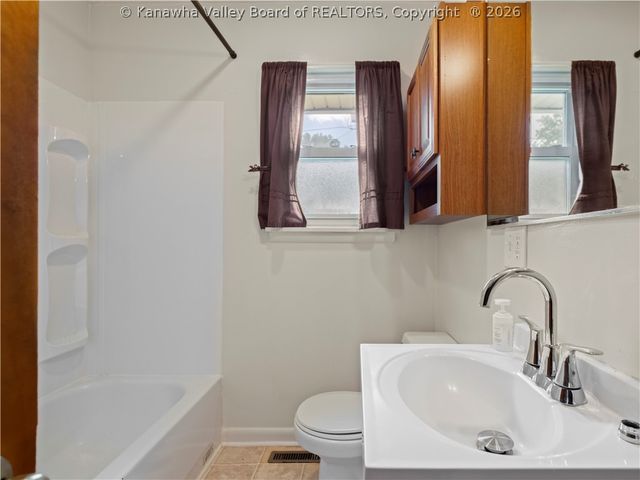 3939 39th Street E, Nitro, WV 25143