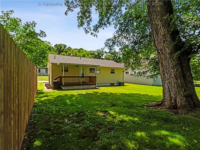 3939 39th Street E, Nitro, WV 25143