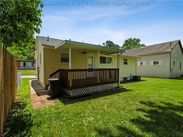 3939 39th Street E, Nitro, WV 25143