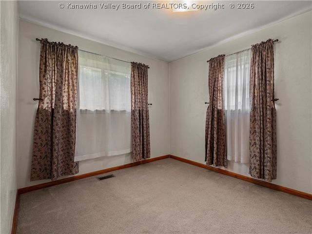 3939 39th Street E, Nitro, WV 25143