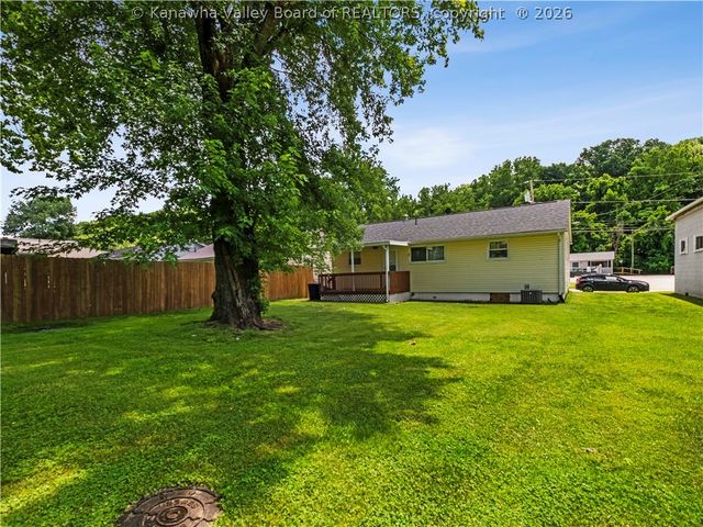 3939 39th Street E, Nitro, WV 25143