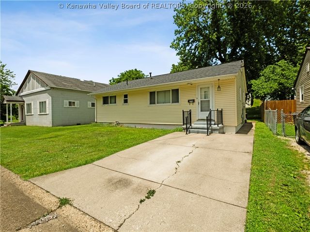 3939 39th Street E, Nitro, WV 25143